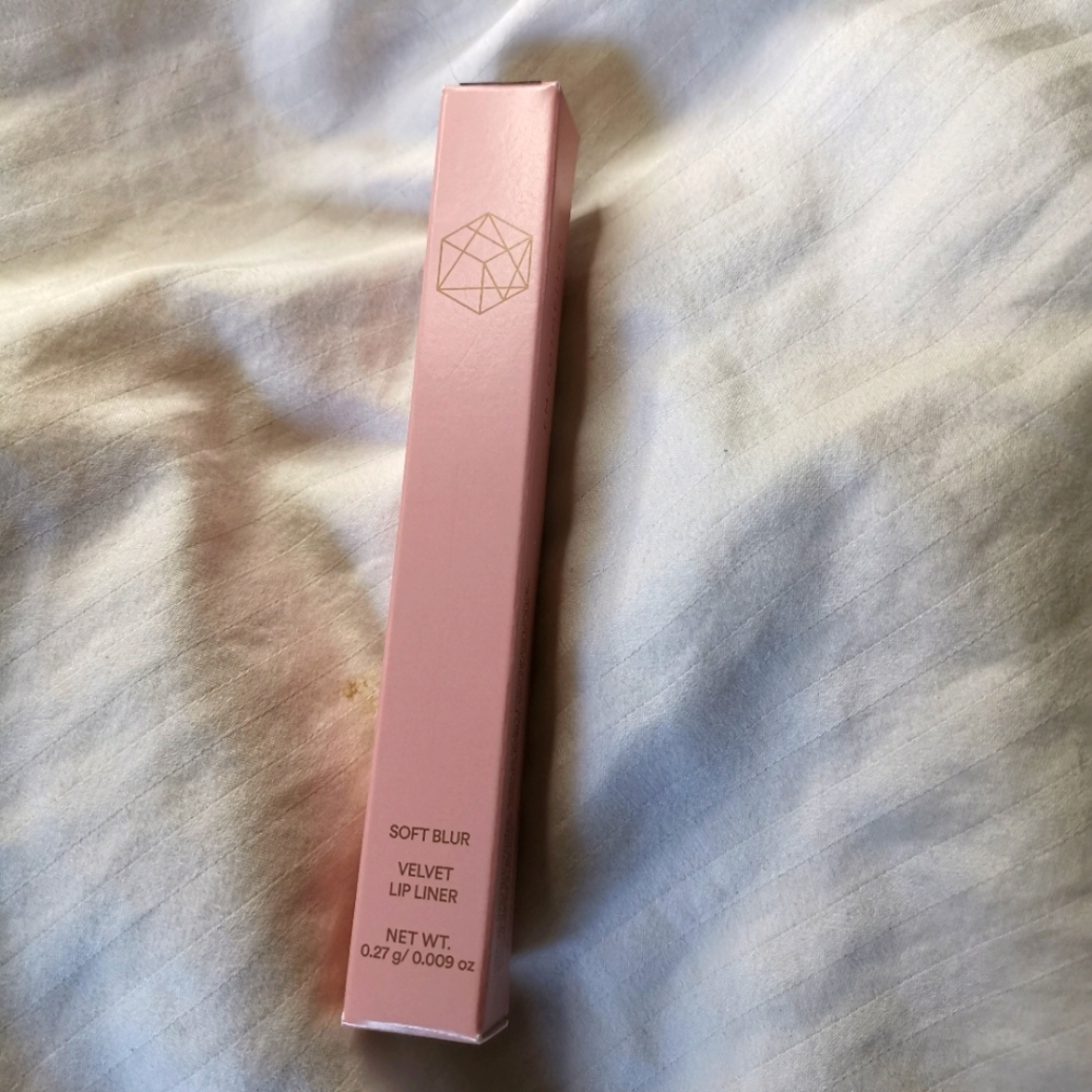 em cosmetics KITTEN soft blur velvet lip liner